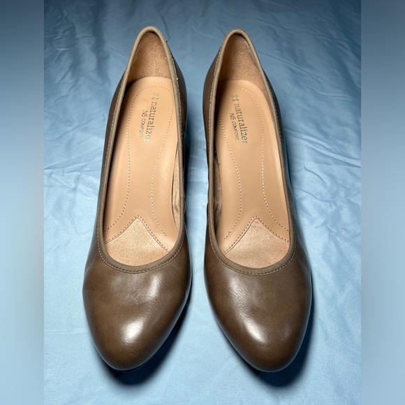 Naturalizer brown heels 7.5 lightly worn - Picture 1 of 2